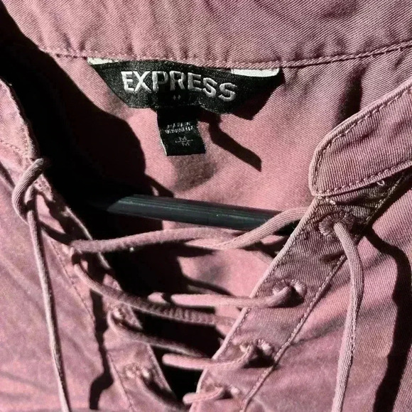 Express Dusty burgundy, short sleeve blouse with tie up V-neck‎ feature - Picture 3 of 4